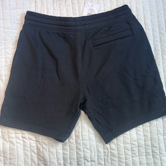 GYMSHARK. Crest 7 Inch Short. New with tags. Medium. - Picture 8 of 8